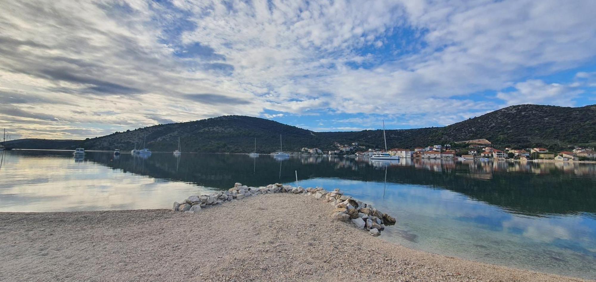 Apartments Anka Vinišće Esterno foto