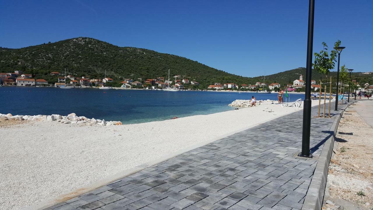 Apartments Anka Vinišće Esterno foto